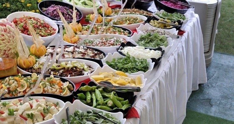 Đặt tiệc buffet lưu động với dịch vụ tiệc uy tín tại Hà Nội